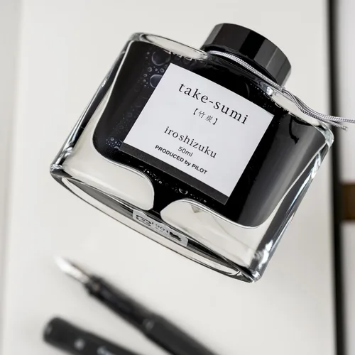 Vista 2 de Pilot Iroshizuku - Tinta para pluma estilográfica, botella de 1.7 fl oz, Take-sumi (gris negro) (importación de Japón), negro