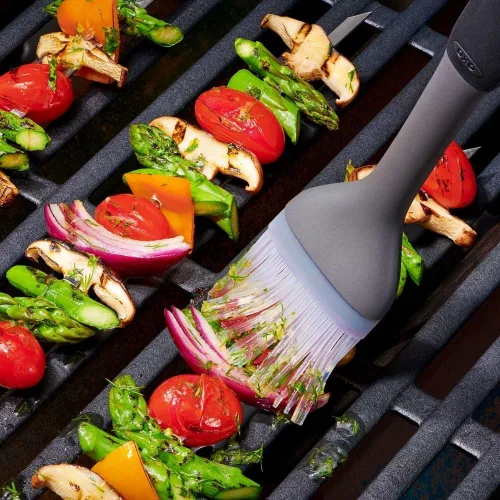Vista 8 de OXO Good Grips Grilling Tools, Basting Brush, Black