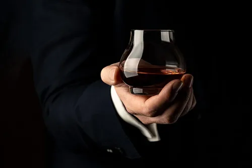 Vista 4 de Vasos pequeños de degustación de brandy, coñac y armagnac de 8 onzas Juego de 4 Snifters profesionales en forma de globo para nariz y beber