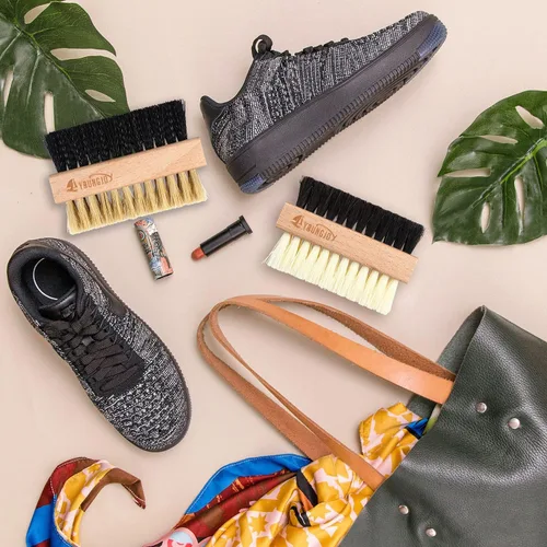 Vista 4 de Juego de cepillos limpiadores de zapatos de doble cara jabalí y cerdas de plástico con paño de microfibra