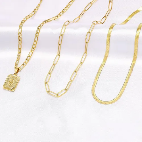 Vista 6 de Memgift Juego de collar en capas de oro, 3 piezas para mujeres y niñas, delicada gargantilla de serpiente con clip de papel, cadena Figaro de acero