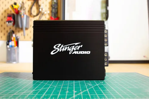 Vista 5 de STINGER Audio MT-700.1V2 Monoblock de 700 Watts RMS Amplificador de Subwoofer Compacto para Audio de Coche con Control Remoto, Botón de Graves