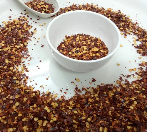 Vista 4 de Copos de chile rojo orgánico, hojuelas de pimienta ahumada, boukovo griego, chile rojo vivo, hojuelas de chile caseras (16)