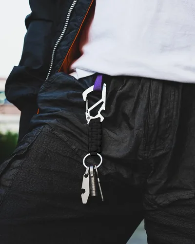 Vista 2 de KeyUnity KC00 Llavero de mosquetón de paracord, cordón de paracaídas 550 Multiherramienta para exteriores, mochilas, hombres y mujeres