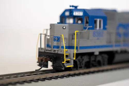 Vista 3 de Bachmann Trenes - EMD GP40 - Locomotora equipada con valor de sonido DCC - CSX® #6382 (CSX® Transportation) - Escala HO