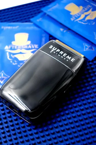 Vista 7 de Supreme Trimmer Crunch Lite STF600 Afeitadora profesional de doble lámina para hombres Inalámbrica y con cable, tiempo de ejecución de 60