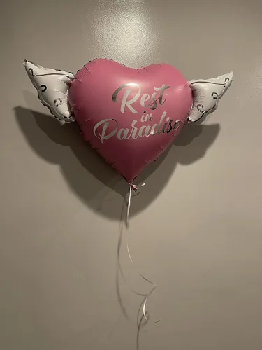Vista 3 de Globos celestiales "Rest In Paradise" con corazón conmemorativo celestial con alas de ángel (rosa)