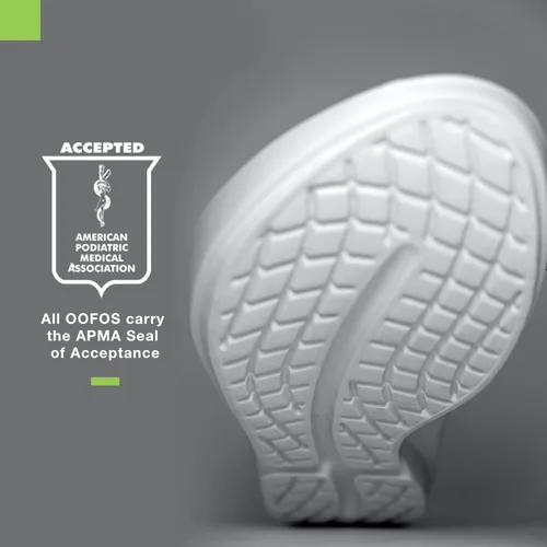 Vista 9 de OOFOS - Unisex OOahh - Sandalias de recuperación deportiva para después del ejercicio activo, Negro