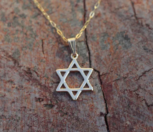 Vista 2 de Collar de estrella de David, collar de Magen David relleno de oro, fina estrella de David de oro, collar religioso, joyería judía de murciélago