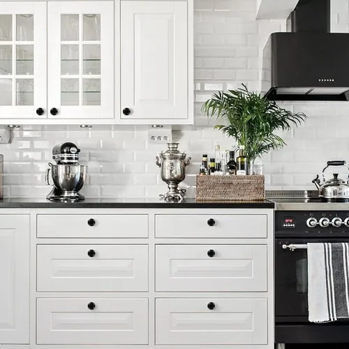 Vista 6 de Romeda Juego de 18 Piezas de Herrajes para Cajones - Pomos y Tiradores de 30mm en Negro para Cómodas y Cocinas con Tornillo