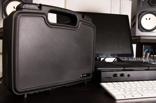 Vista 3 de CASEMATIX Estuche de viaje rígido portátil con espuma en dados compatible con proyector AAXA P7 Pico, Ivation, proyectores Brookstone y otros