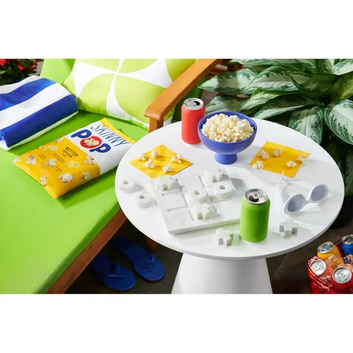 Vista 4 de SkinnyPop Palomitas de maíz, sabor mantequilla, hechas con mantequilla real, bocadillo de grano entero, bolsa de 4.4 onzas