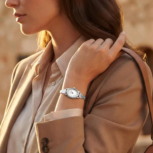 Vista 7 de Relojes pequeños de oro para mujer, reloj analógico de esfera fácil de leer, caja ovalada, banda de expansión de acero inoxidable, reloj impermeable