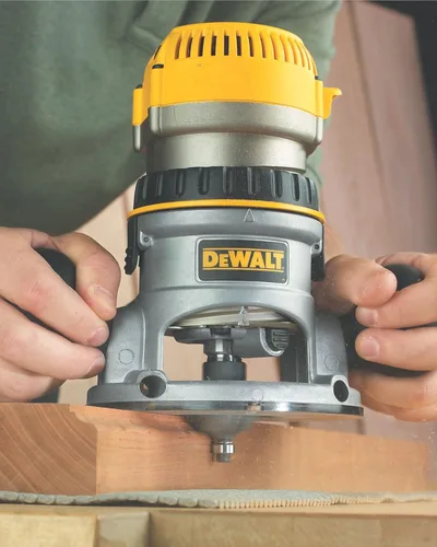 Vista 2 de DEWALT Router, velocidad variable, base fija, 2-14 HP (DW618K) , amarillo