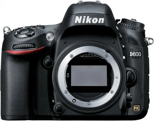 Cámara SLR D600, de la marca Nikon, con sensor CMOS, formato FX de 24.3 MP