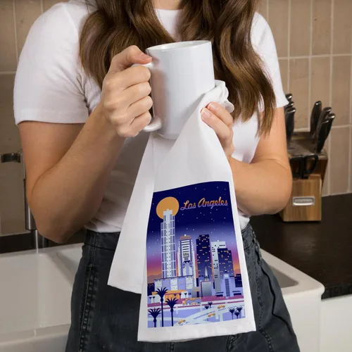 Vista 2 de Lantern Press Los Angeles, Retro Skyline Chromatic (toalla de té 100% algodón, toalla de mano decorativa, para cocina y hogar)