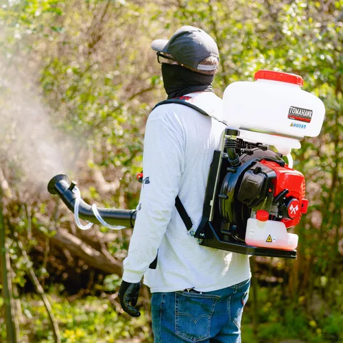 Vista 3 de Mochila turbo Tomahawk Power con nebulizador para mosquitos, soplador de hojas con tanque de 14 litros para control de plagas