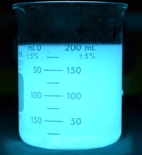 Vista 2 de Innovating Science, juego de demostración de luz instantánea de quimiluminiscencia en polvo
