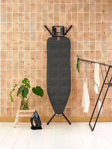 Vista 3 de Brabantia Tabla de planchar cómoda con soporte para plancha de vapor ajustable izquierda/derecha Mediano (talla B) Funda negra de mezclilla