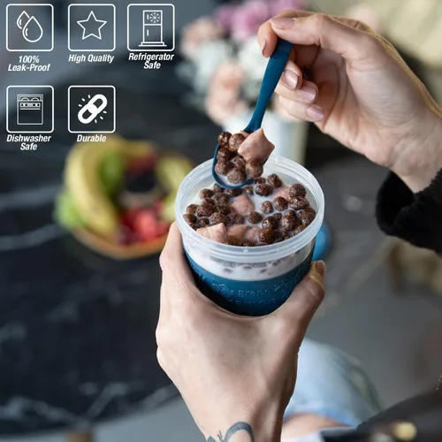 Vista 2 de Paquete de 4 Tazas de Parfait de Yogur para Desayuno Para Llevar, Recipientes de Plástico Reutilizables con Tapas y Cucharas, Tarros Perfectos