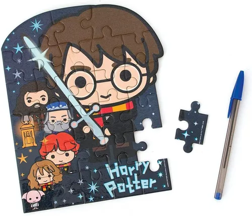 Vista 4 de Playhouse Rompecabezas de 28 piezas con forma troquelada de Harry Potter Chibi para niños que brillan en la oscuridad