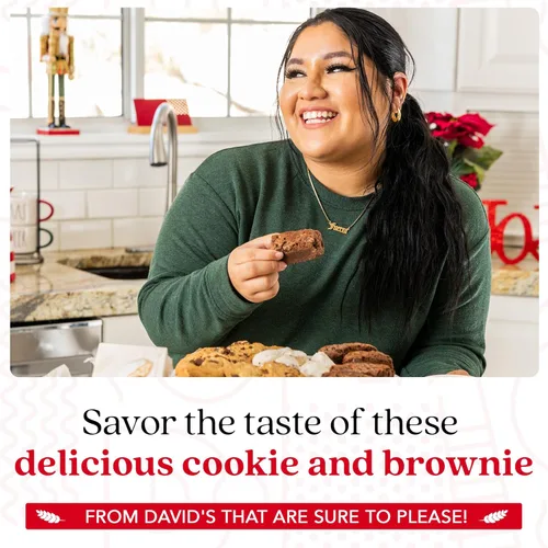 Vista 7 de Latas de galletas frescas y horneadas para regalar de Davids Cookies.