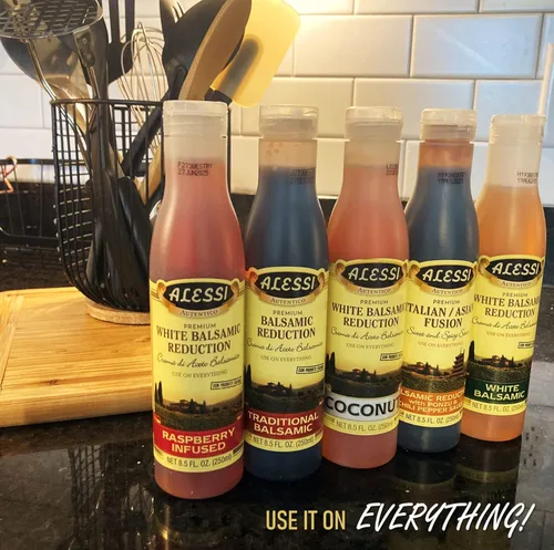 Vista 3 de Alessi Reducción de vinagre balsámico, Autentico de Italia, ideal para ensalada Caprese, frutas, quesos, carnes, adobos, balsámico de frambuesa