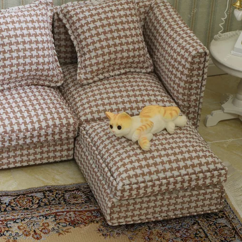 Vista 7 de iLAND Muebles de Casa de Muñecas Sofá Seccional en Miniatura para Decoración de Casa de Muñecas Compatible con Accesorios a Escala 1/12, Sofá