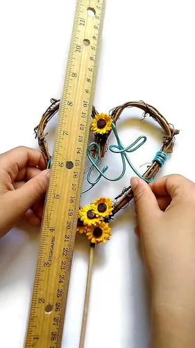 Vista 4 de Sunflower Vine Cake Topper Personalized for Couple – Rustic Custom Keepsake for Wedding, Engagement, Bridal Shower, Anniversary, Party Decoration