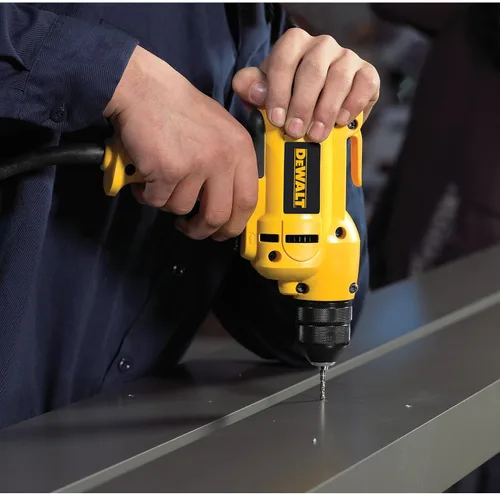 Vista 2 de DEWALT Taladro, 8.0 amperios, 3/8 pulgadas, gatillo de velocidad variable, agarre de mango medio para mayor comodidad, con cable (DWD115K)