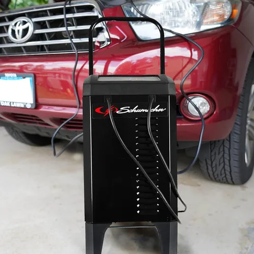 Vista 4 de Schumacher Electric Cargador de batería automático con ruedas 6A para autos y arrancador de motor 200A, solución 6 en 1, mantenedor, impulso 40A