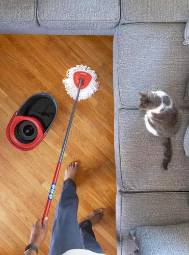 Vista 17 de O-Cedar EasyWring - Sistema de limpieza de suelos con balde y fregona giratoria de microfibra + 2 recambios adicionales, rojo/gris