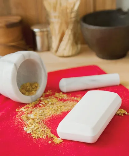 Vista 4 de Fox Run Barredora de migas de mesa blanca, 2.75 x 5.5 x 1.25 pulgadas