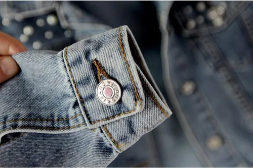 Vista 7 de Hixiaohe Chaqueta de mezclilla recortada con perlas bordadas sueltas para mujer