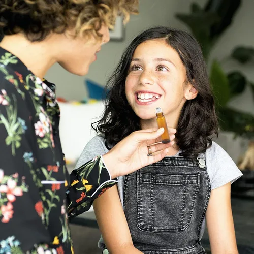 Vista 6 de Tbestmax Paquete de 12 botellas de vidrio con rodillo de aceite esencial con bola de acero inoxidable, botellas de perfume de 0.3 fl oz con tapas