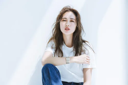 Vista 2 de Fujiko Pon Pon - Champú seco en polvo para mujer de Japón 0.2 fl oz Edición 2020