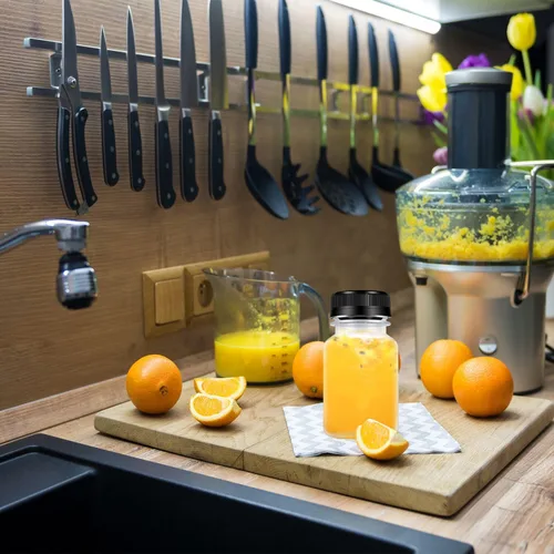 Vista 3 de 12 botellas de plástico para jugo, recipientes de bebidas reutilizables, para jugo, leche, batido y otras bebidas, con tapa negra, 3 onzas