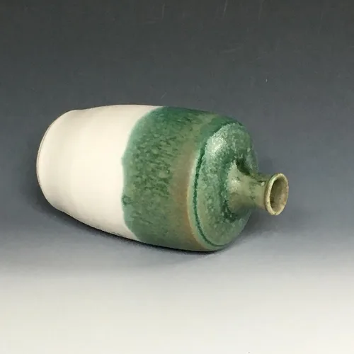 Vista 3 de Hand made wheel thrown white green vase, bottle. Home décor. Vase for summer, spring, fall flowers to add beauty to your home and office.