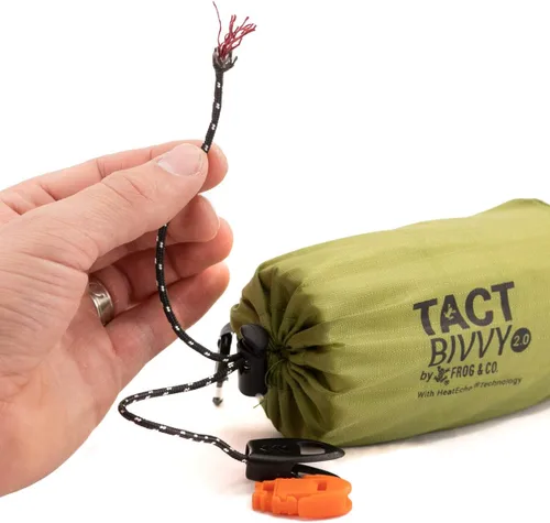 Vista 5 de Survival Frog Tact Bivvy 2.0 - Saco de dormir de emergencia con bolsa de transporte, mosquetón, silbato de supervivencia, ParaTinder, compacto