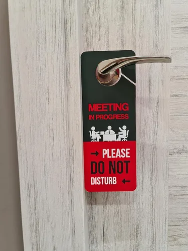 Vista 9 de Diseño empresarial, letrero para colgar puerta con texto en inglés "Meeting In Progress Do Not Disturb", paquete de 2, doble cara, ideal