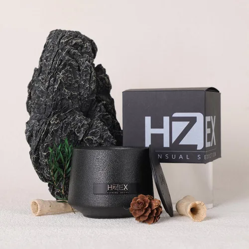 Vista 6 de HZEX Velas perfumadas de alta calidad, vela de madera perfumada negra, vela masculina de cera de soja natural en tarro de cerámica con tapa, velas