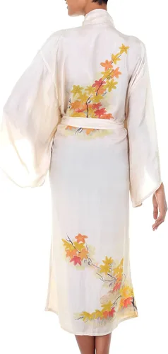 Vista 2 de NOVICA Bata de seda floral hecha a mano color beige Golden Island Beige