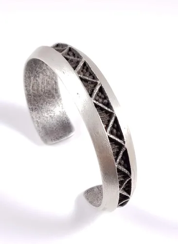 Vista 8 de Pulsera Navajo de plata de ley hecha a mano con diseño de Tufa Cast Stacker Firmado por Monty Claw